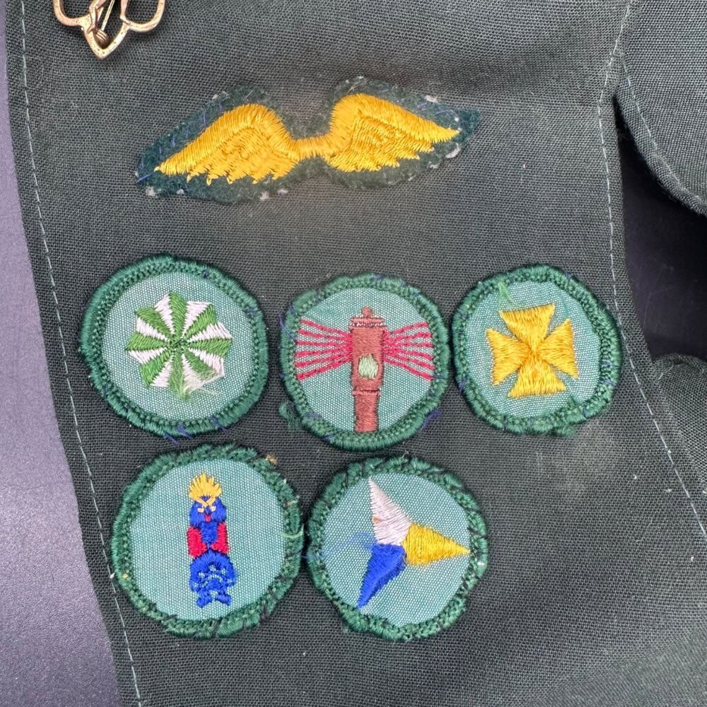 Vintage Girl Scout Sash 1960s Patches Pins Badges Green Fabric Mid Century Retro - Picture 4 of 8
